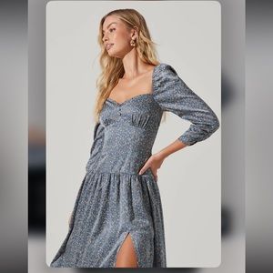 Astr the label SWEETHEART NECK DRESS